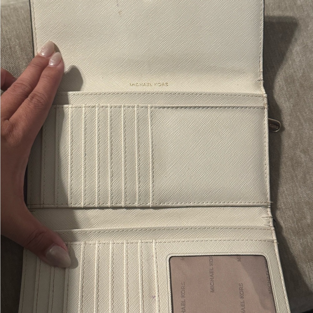 Used Michael Kors trifold Women's Wallet - Picture 5 of 9
